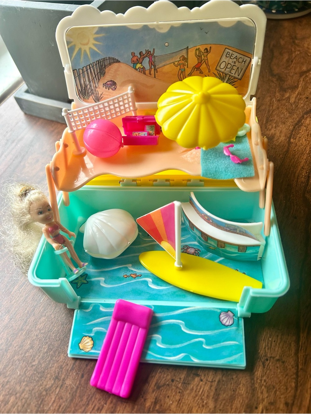 Vintage 1993 Caboodles Beach Playset by Toy Biz – Summer Micro Doll Set
